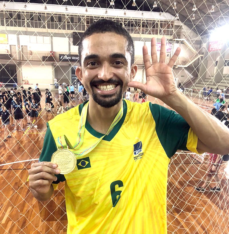 Atleta surdo de Rondonópolis representa MT em Sul-Americano de Futsal na Argentina