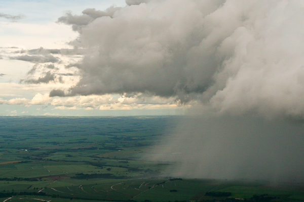 Frente Fria Aumenta Chances de Chuva em MT, Temperaturas Caem Após Calor Extremo